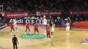 Llull lanzando un triple