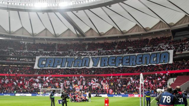 La afición del Atlético de Madrid homenajea a Gabi antes del partido contra el Espanyol