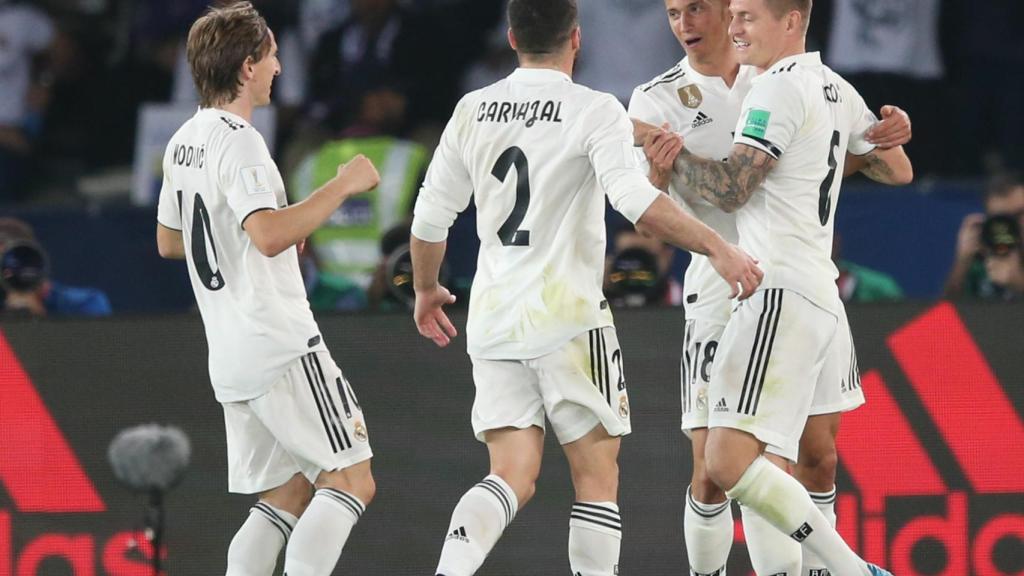 Kroos, Carvajal y Modric celebran el gol de Marcos Llorente