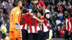 El Athletic celebra el gol de Aduriz conseguido ante el Valladolid