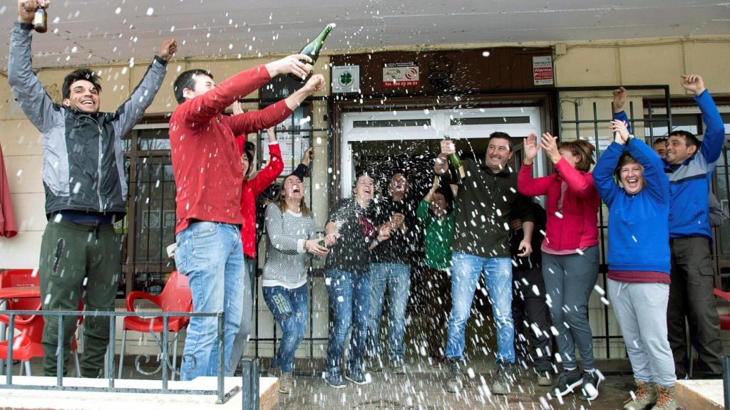 Vecinos de Zamora celebran el Gordo