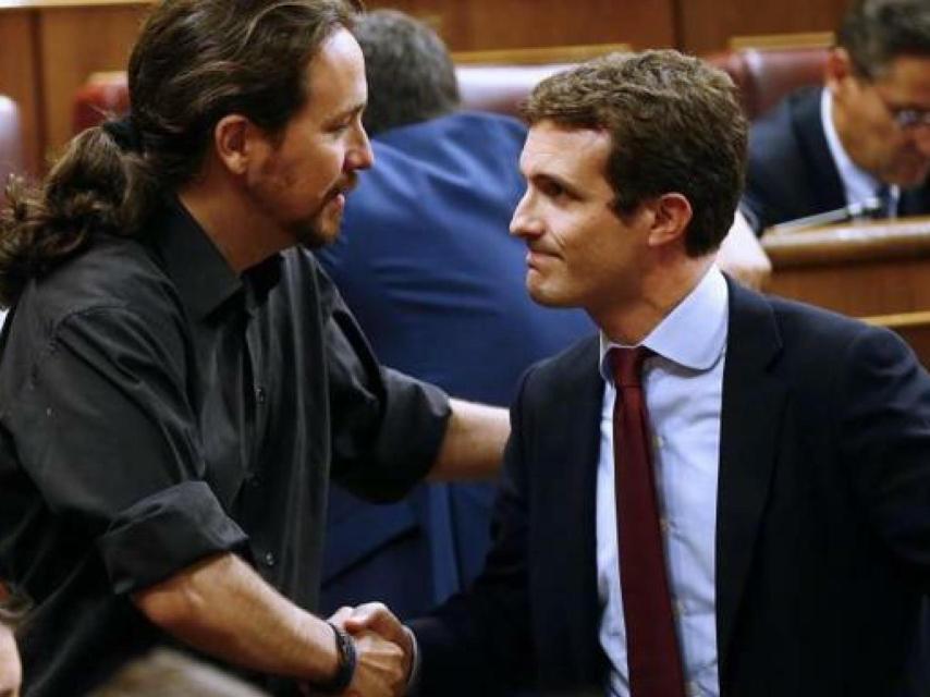 Pablo Casado y Pablo Iglesias, en el Congreso de los Diputados.