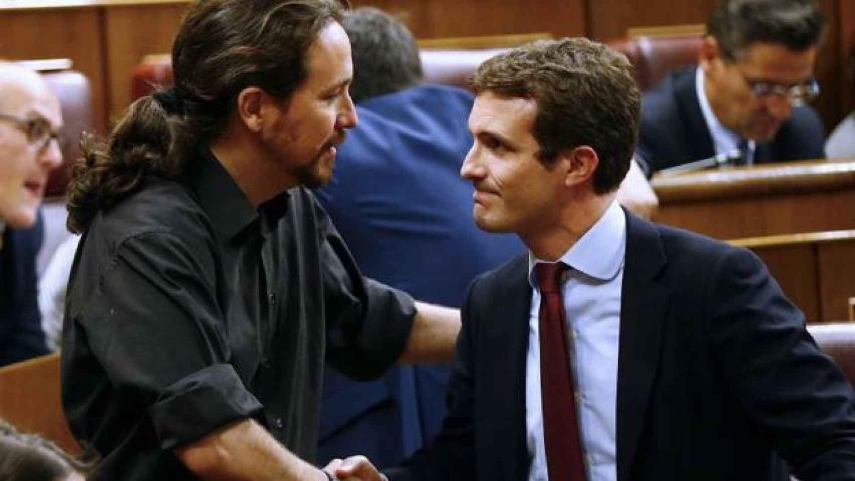 Pablo Casado y Pablo Iglesias, en el Congreso de los Diputados.
