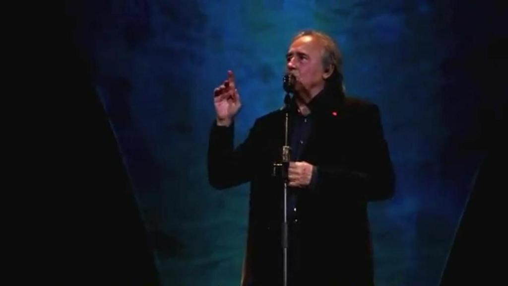 Serrat durante su concierto