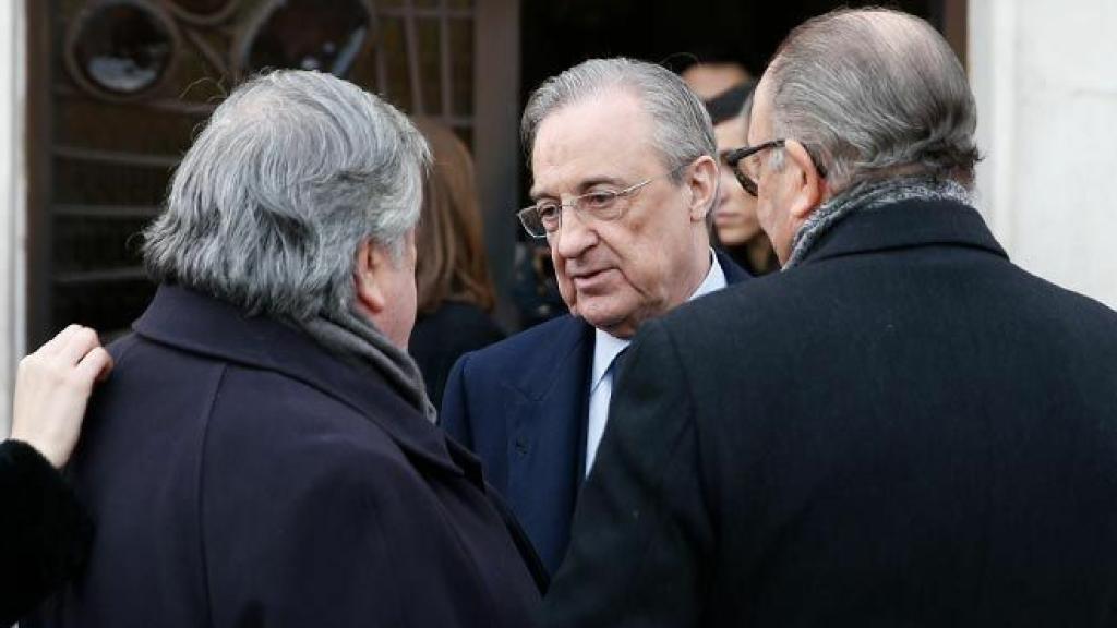 Florentino Pérez acudió al entierro de Ángel Luis Heras. Foto: Twitter (@realmadrid)