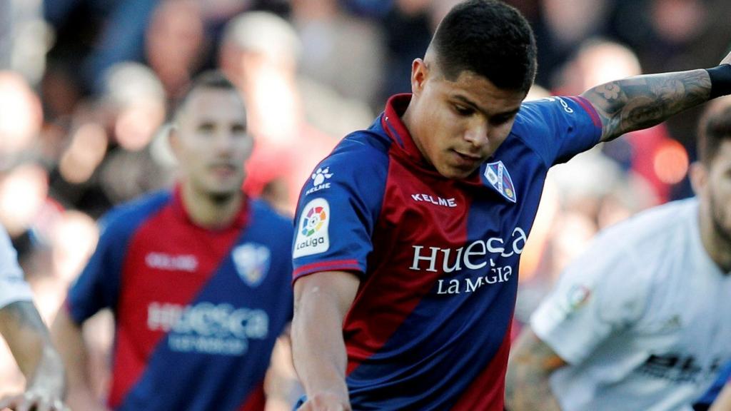 'Cucho' Hernández marca su gol de penalti al Valencia