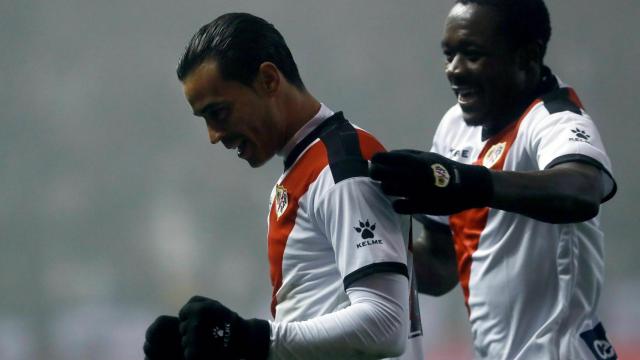 Raúl de Tomás, delantero del Rayo Vallecano, celebra su gol ante el Levante