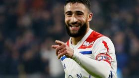Nabil Fekir celebra un gol con el Lyon