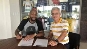 Maicon presentado como futbolista del Criciúma. Foto: criciuma.com.br