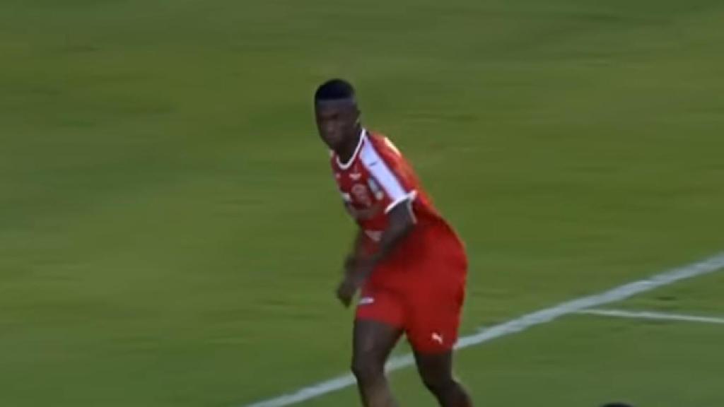 Vinicius en un partido amistoso en Brasil