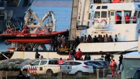 El buque Open Arms a su llegada al puerto de Crinavis de San Roque.