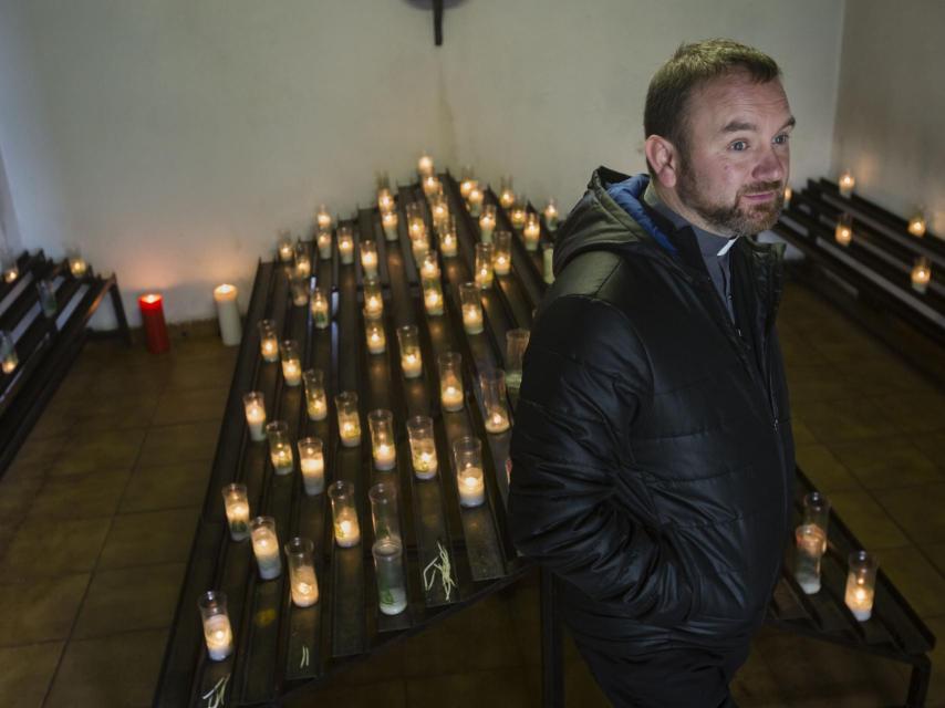 J.C. atiende cada día a cientos de personas que le solicitan exorcismos.