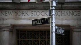 Rótulo indicador de Wall Street en Nueva York.