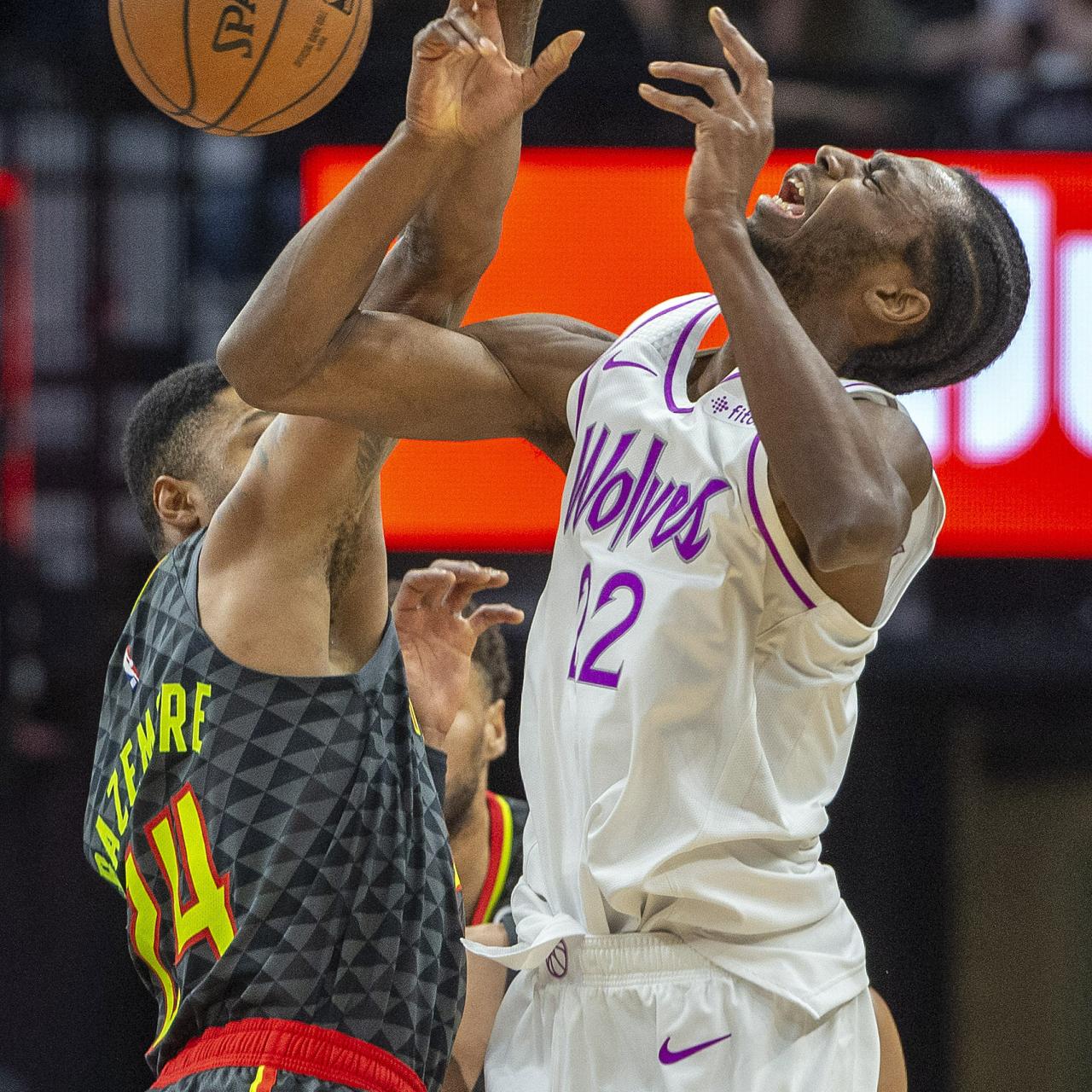 Andrew Wiggins contra los Atlanta Hawks