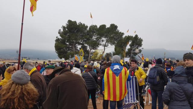 Unos 400 cantantes y músicos dan un concierto de Navidad ante la cárcel de Lledoners.