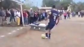 El homenaje más siniestro en la historia del fútbol.