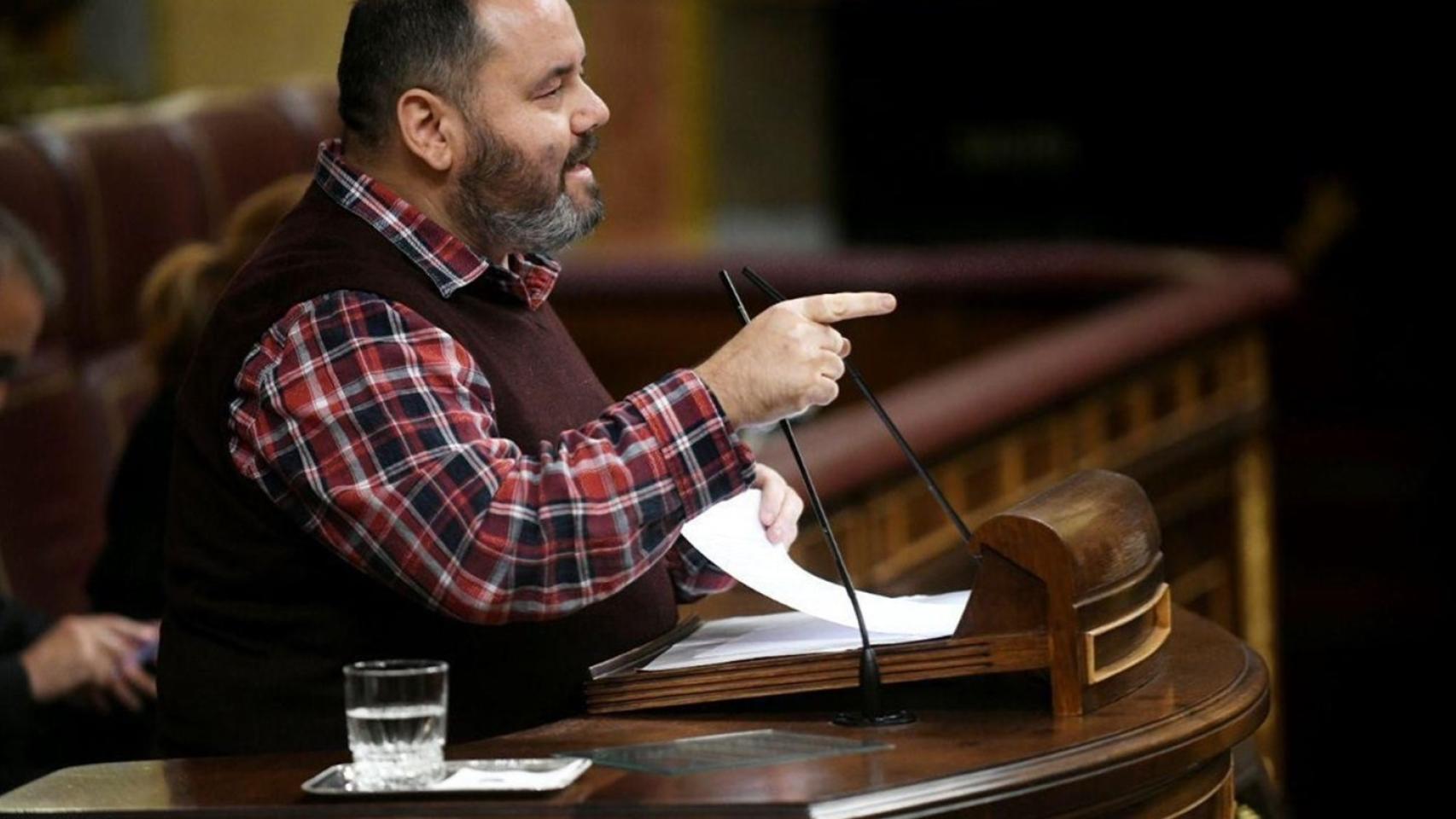 Joan Mena, portavoz de los comunes.