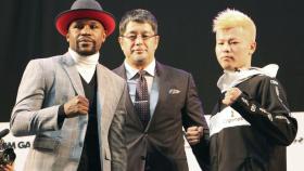 Undefeated boxer Floyd Mayweather Jr. of the U.S. poses with Japanese kickboxer Tenshin Nasukawa ahead of their RIZIN 14 exhibition bout, in Saitama