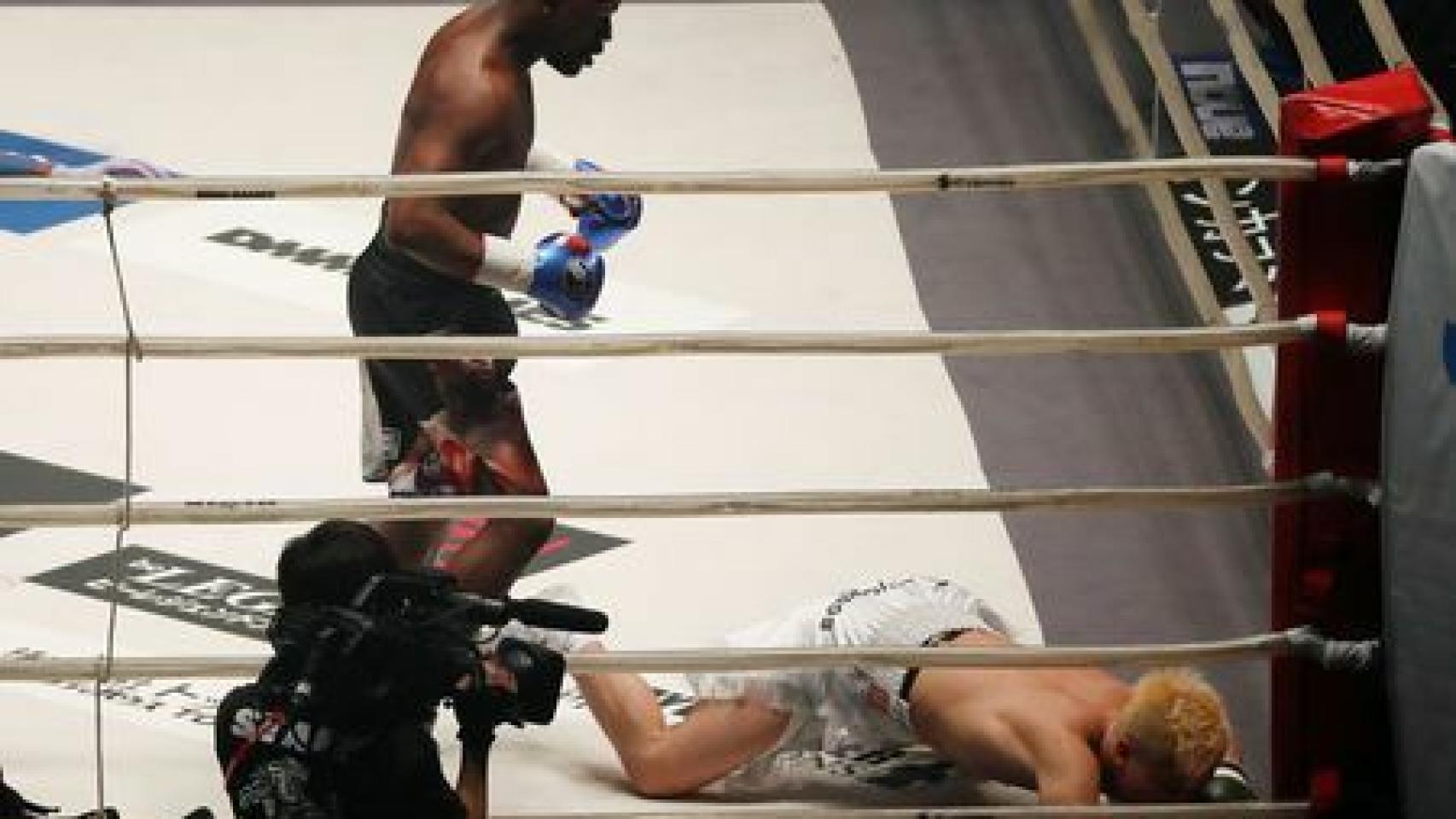 Mayweather durante un combate de exhibición en Japón.