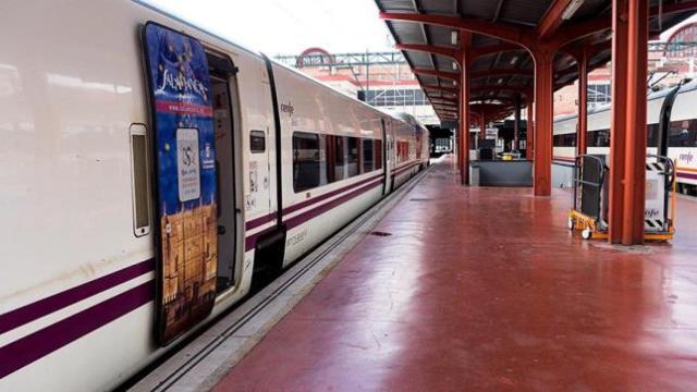 Alvia en la estación de Salamanca