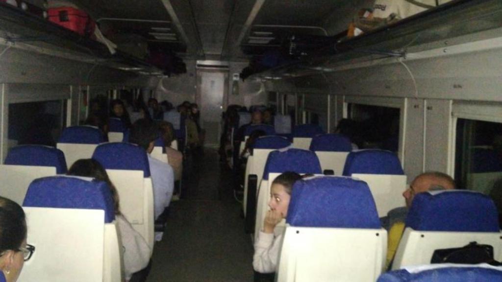 Un tren extremeño averiado con 180 pasajeros en mitad de la noche.