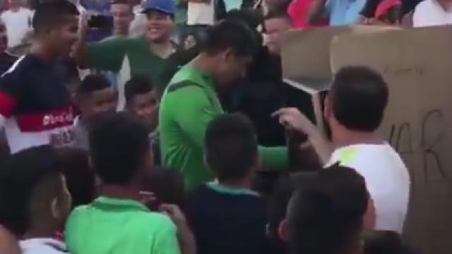 El VAR llega al fútbol... ¡de tierra!