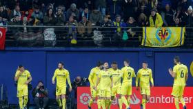 Los jugadores del Villarreal celebran el gol de Santi Cazorla al Real Madrid