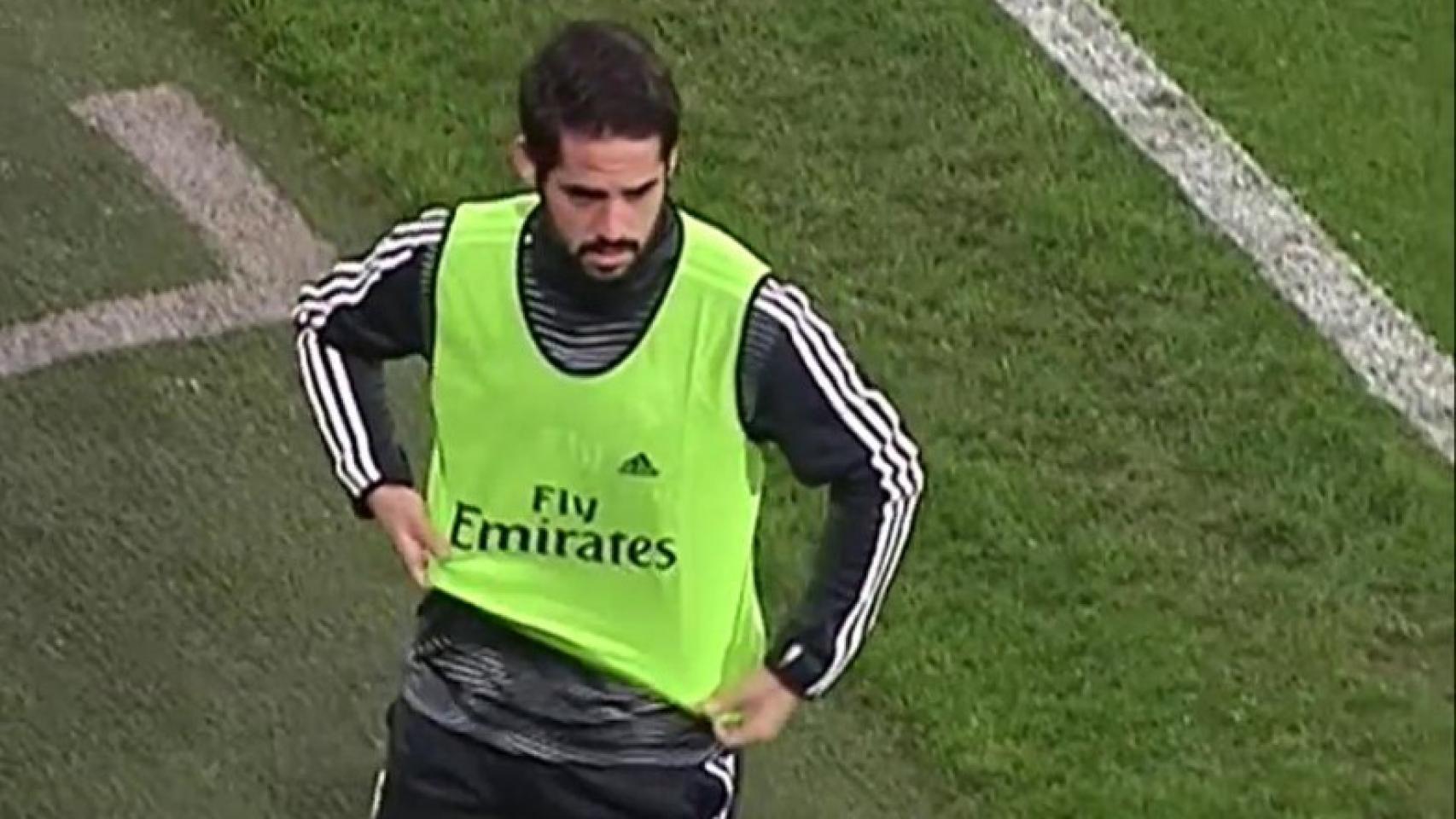 Isco saliendo a calentar en el partido contra el Villareal.