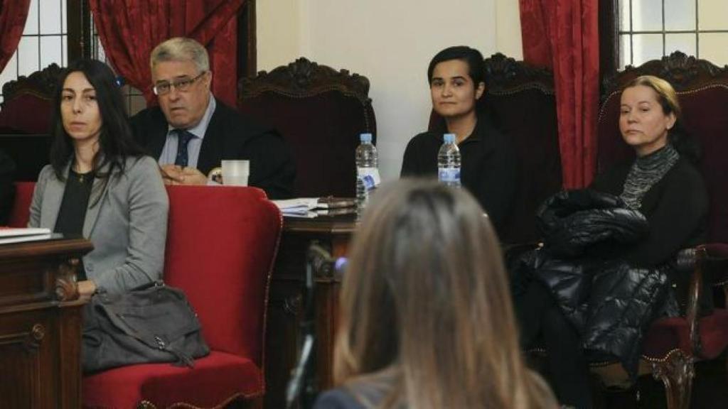 Raquel Gago, Triana Martínez y Monserrat González, durante el juicio