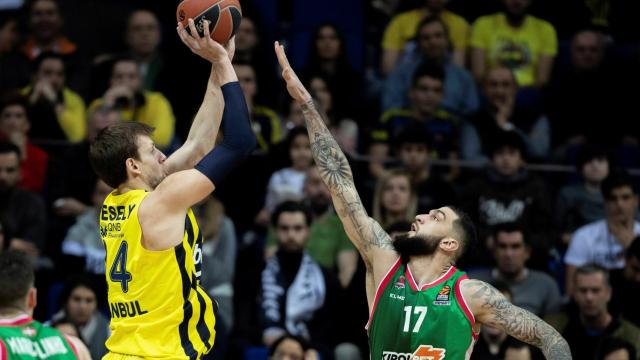 Partido de Euroliga entre el Fenerbahce y el Baskonia