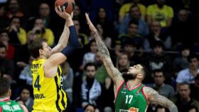 Partido de Euroliga entre el Fenerbahce y el Baskonia