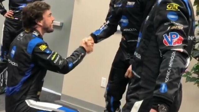 Fernando Alonso se declara a Jordan Taylor. Foto: Twitter (@jordan10taylor)