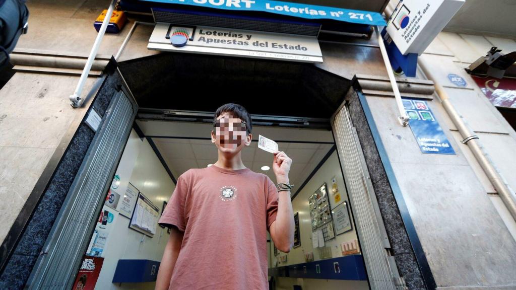 Cosmin, joven que adquirió el décimo agraciado con el primer premio de la Lotería del Niño.