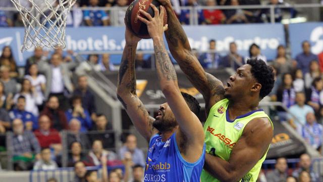 Kévin Séraphin y Augusto Lima en el San Pablo Burgos - Barcelona Lassa