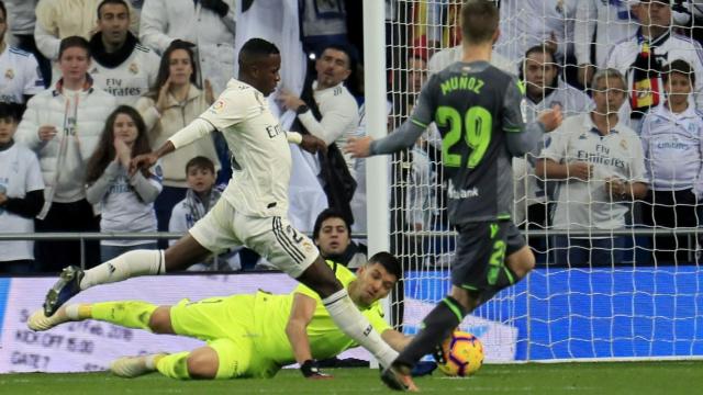 Penalti de Rulli no pitado sobre Vinicius