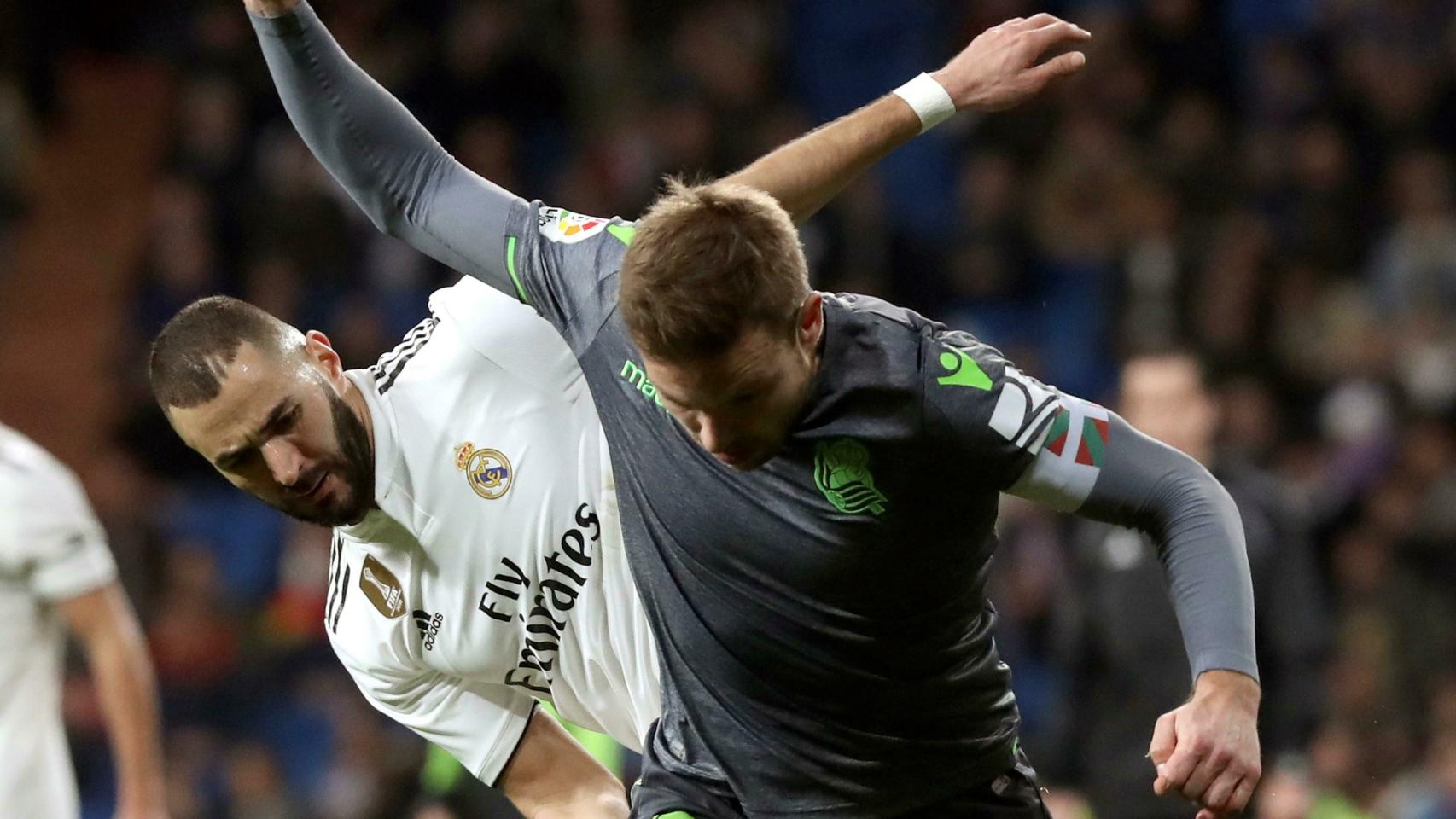 Illarramendi pela un balón con Benzema