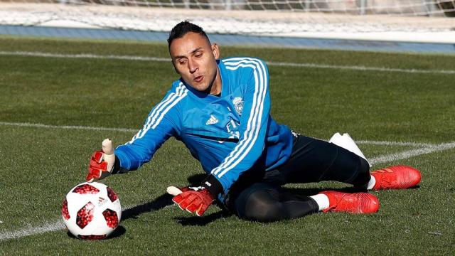 Keylor Navas tras atrapar el esférico