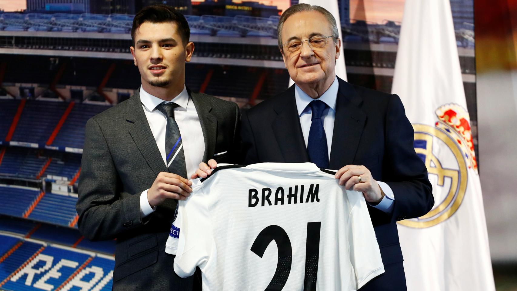 Brahim Díaz y Florentino Pérez, con la nueva camiseta del malagueño