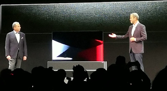 LG Ha presentado en Las Vegas su televisión enrollable. Foto: Innovadores.