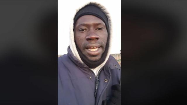 Serigne Mamadou desde un campo sevillano donde trabaja lanza un mensaje muy crítico a Santiago Abascal.