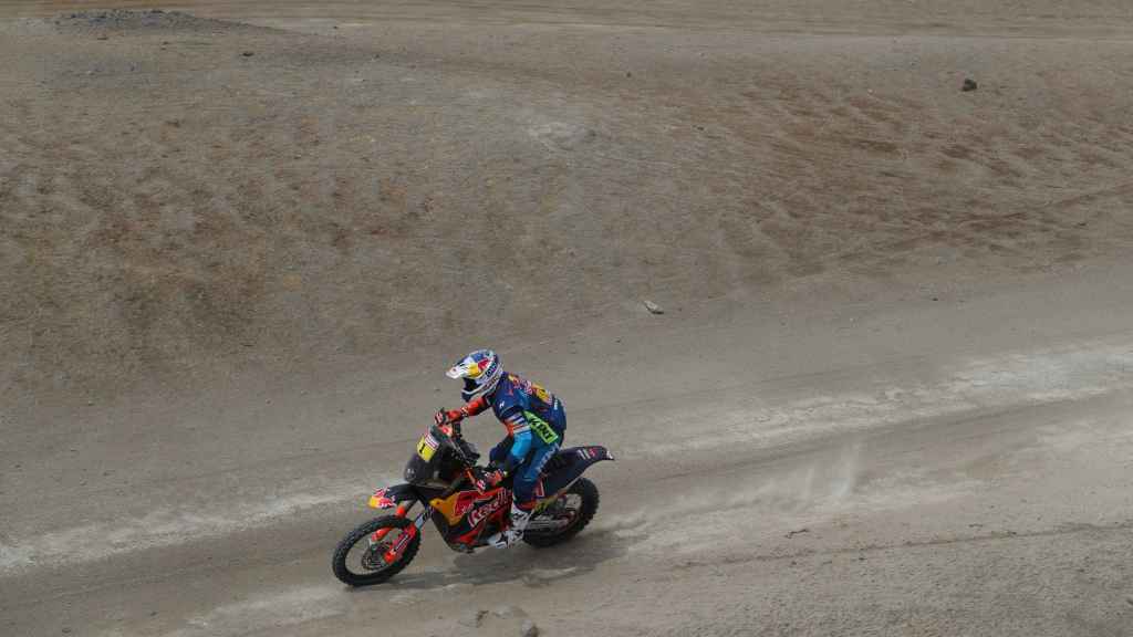 El austríaco Matthias Walkner conduce su motocicleta KTM durante la segunda etapa del Rally Dakar 2019 entre Pisco y San Juan de Marcona