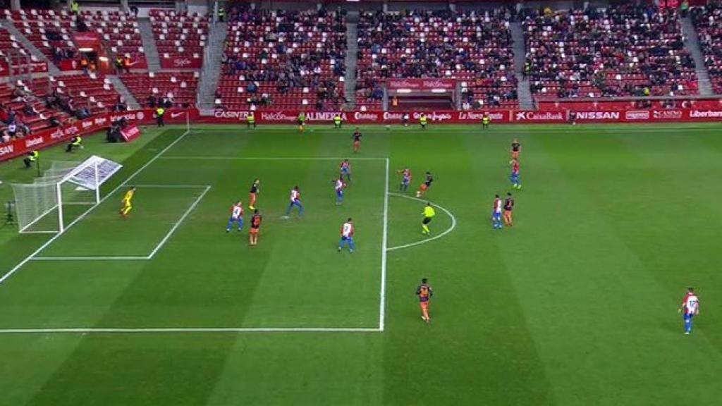 Gol legal del Valencia ante el Sporting concedido por el VAR. Foto: Twitter (@elchiringuitotv)