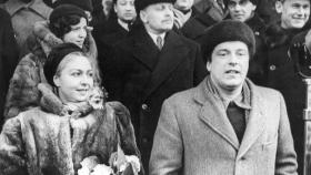 María Teresa León y Rafael Alberti, en la estación de Moscú en 1933.