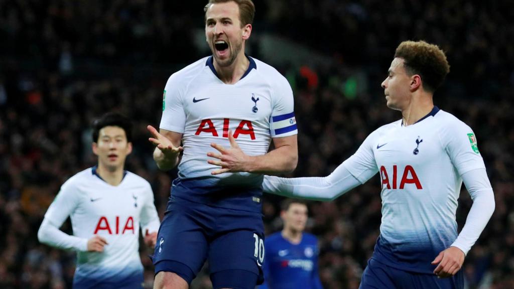 Kane celebrando el gol al Chelsea