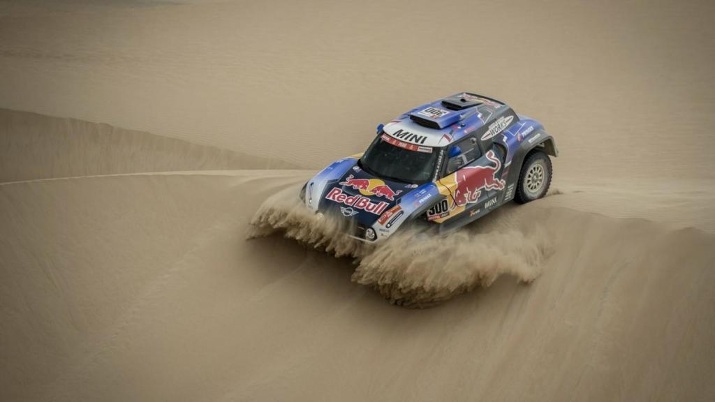 Carlos Sainz queda parado durante más de media hora. Foto: Twitter (@dakar)