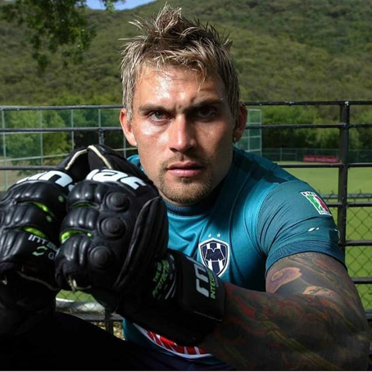 'Gato' Ortiz con la camiseta de Monterrey