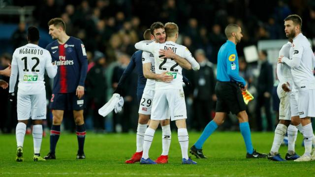 Los jugadores del Guingamp celebran la victoria contra el PSG