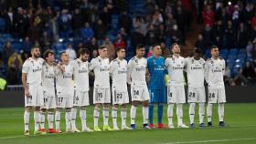 Los jugadores del Real Madrid durante un minuto de silencio antes del partido ante el Leganés