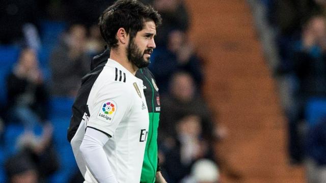 Isco sale al campo en sustitución de Lucas Vázquez