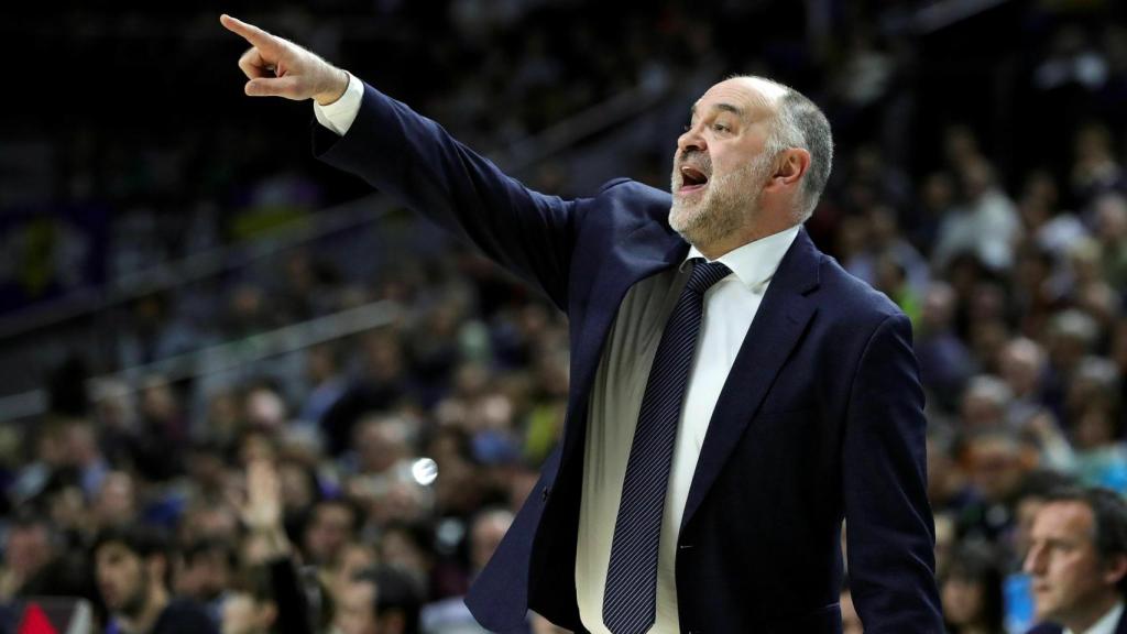 Pablo Laso dando órdenes a sus jugadores